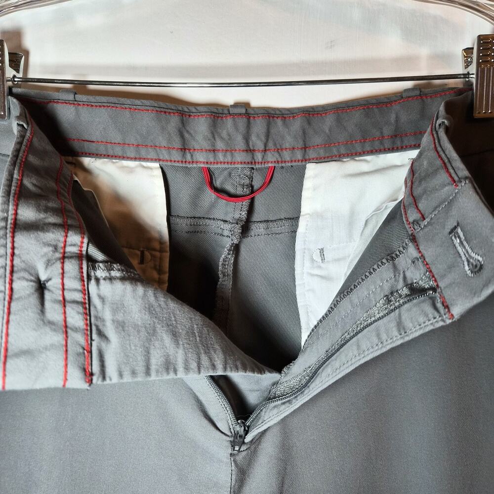 Izod Grey Chinos Mens 34x32 Flat Front Stretch Wrinkle Free - Picture 4 of 8